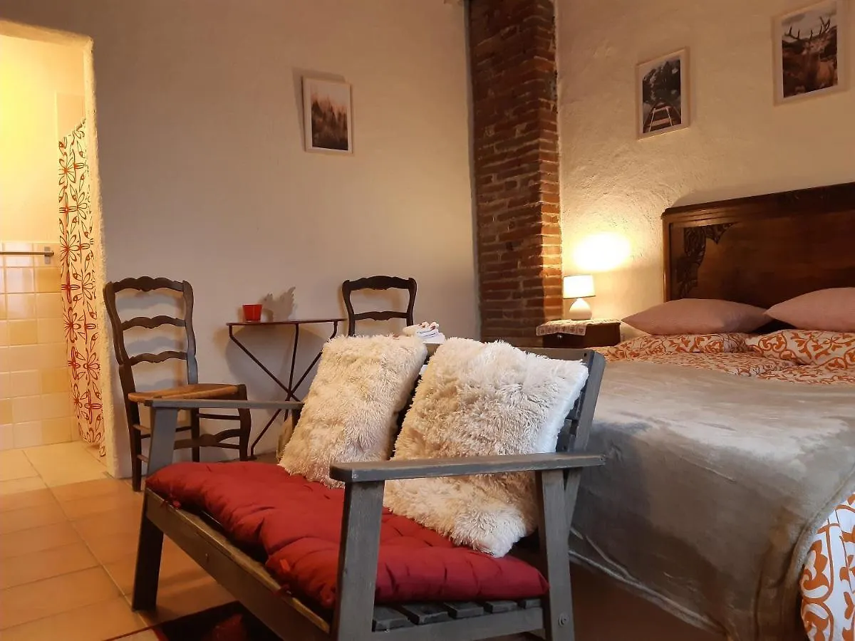 Bnb Ferme Beauregard Les Pyrenees Artigat Bed & Breakfast
