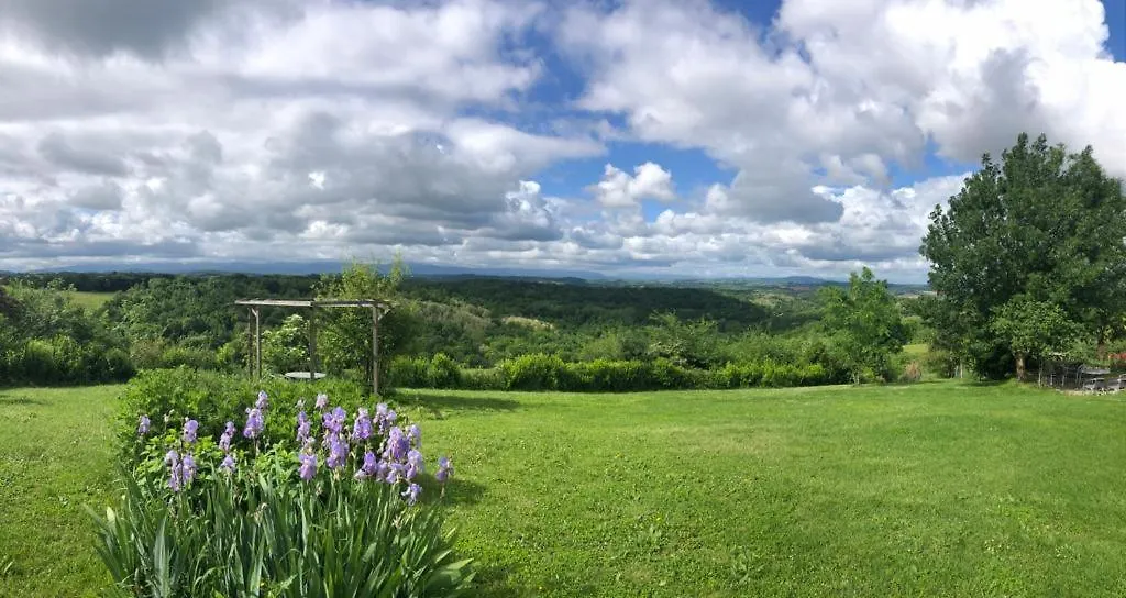 Bnb Ferme Beauregard Les Pyrenees Artigat Bed & Breakfast