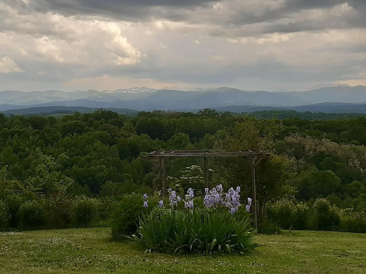 Bnb Ferme Beauregard Les Pyrenees Artigat Bed & Breakfast